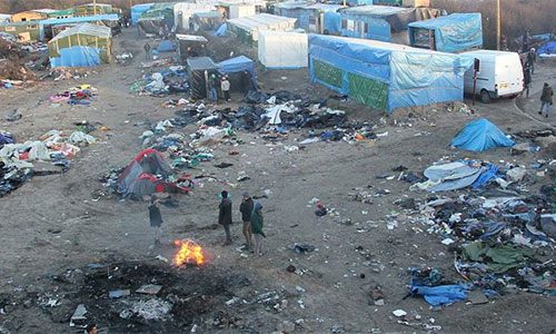 Enfrentamientos entre migrantes en el puerto francés de Calais